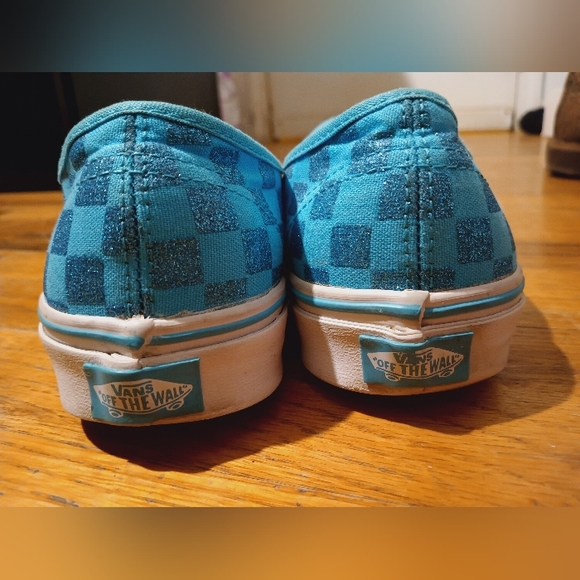 Vans - Picture 6 of 7